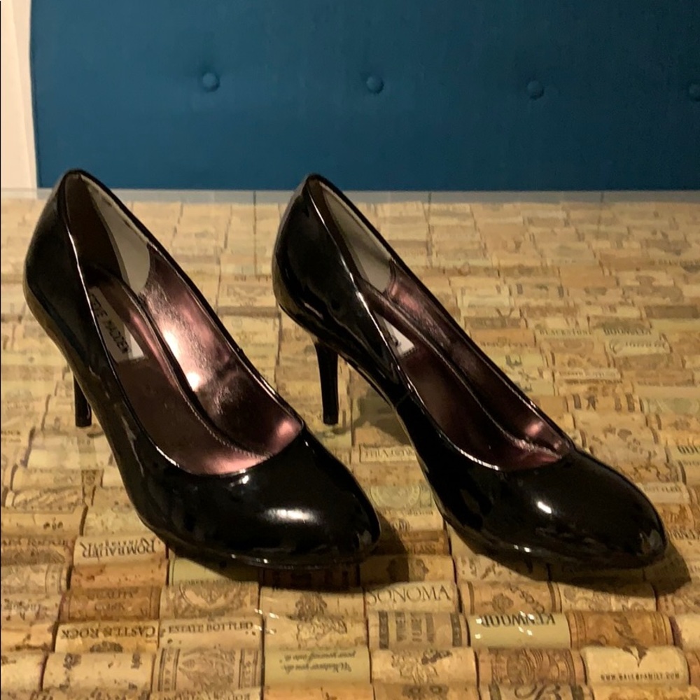 Steve Madden rounded pointed toe patent leather.